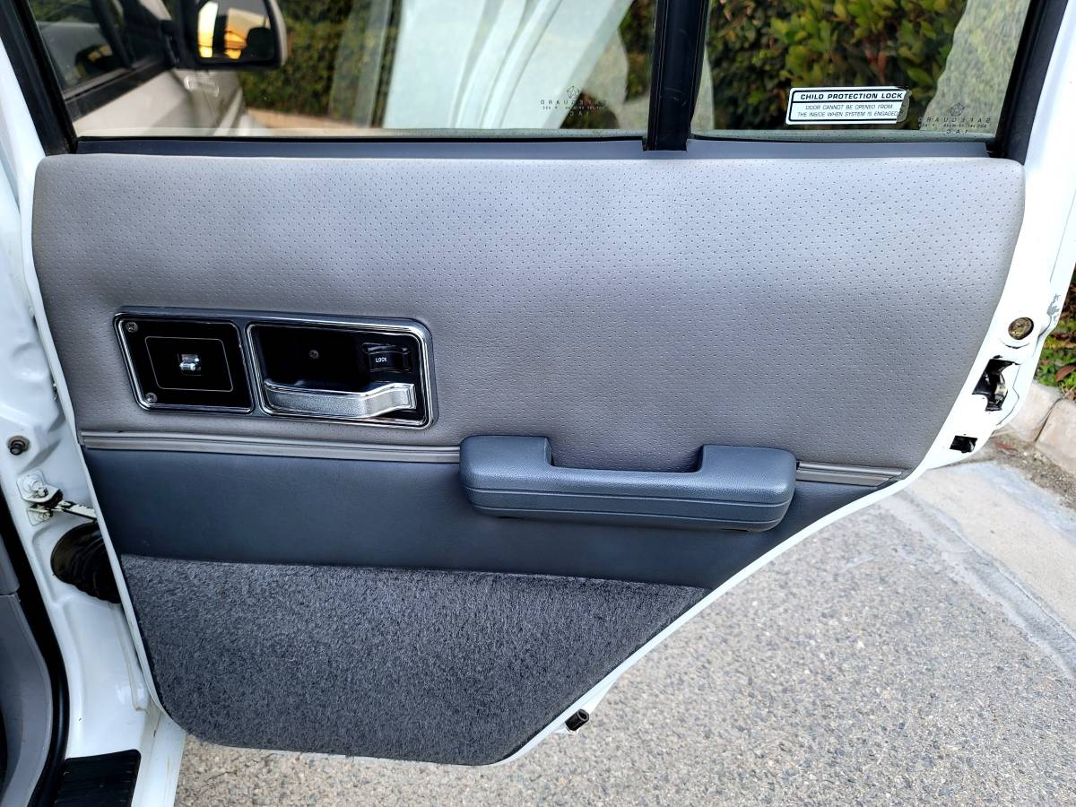 Jeep-cherokee-limited-4x4-1992-white-3