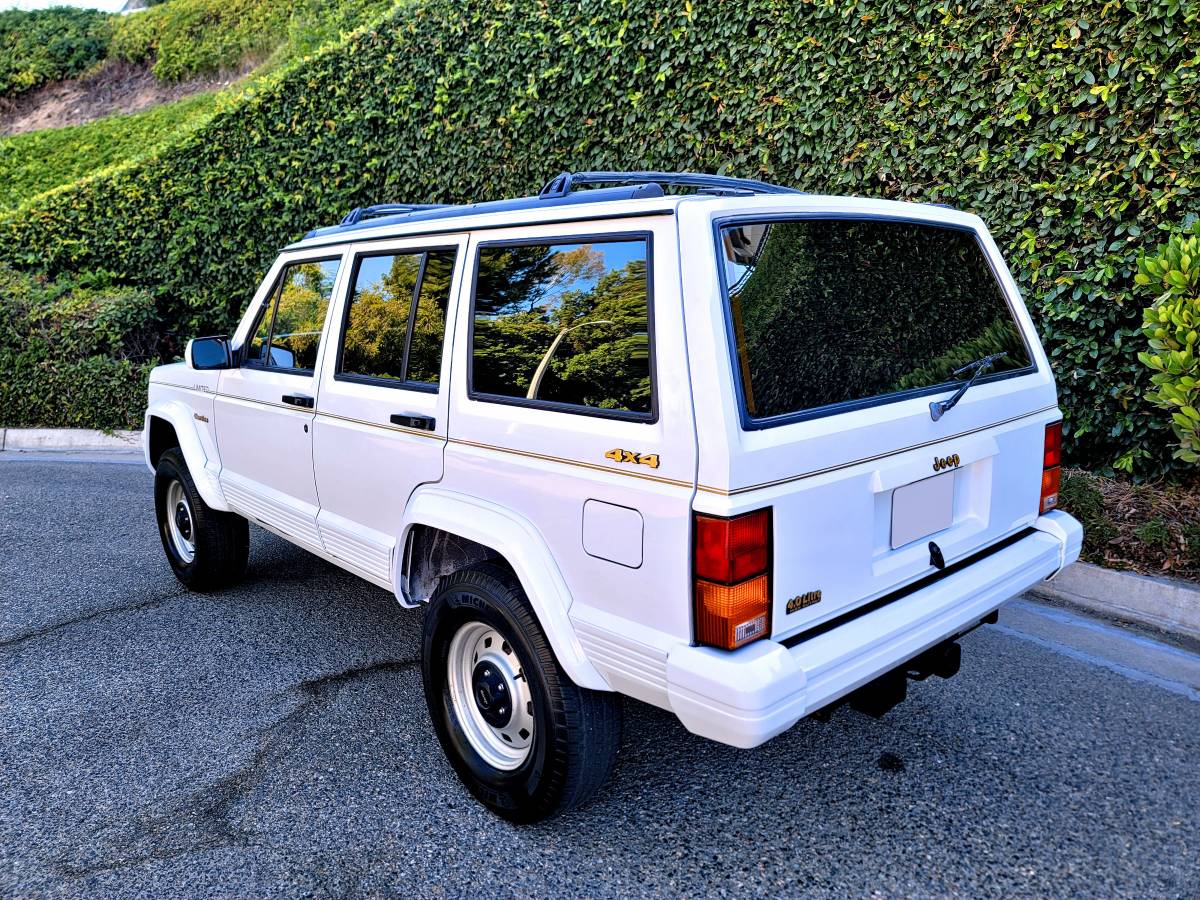 Jeep-cherokee-limited-4x4-1992-white-9