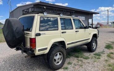 Jeep-cherokee-pioneer-1988-yellow-1
