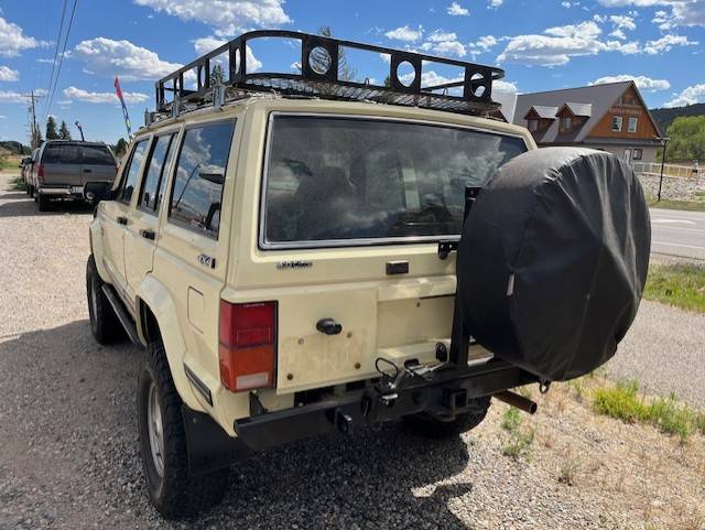 Jeep-cherokee-pioneer-1988-yellow-5