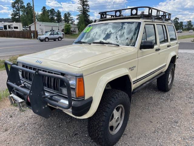 Jeep-cherokee-pioneer-1988-yellow