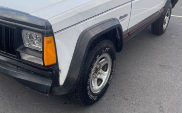 Jeep-cherokee-sport-4x4-1993-white-10