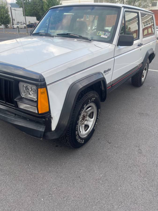 Jeep-cherokee-sport-4x4-1993-white-10