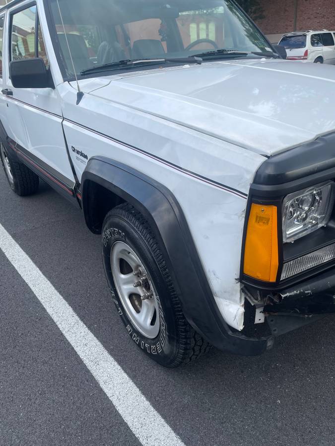 Jeep-cherokee-sport-4x4-1993-white-11