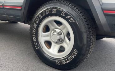 Jeep-cherokee-sport-4x4-1993-white-16