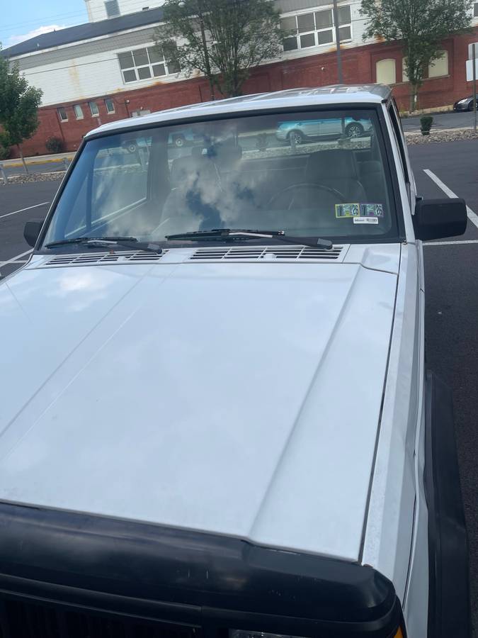 Jeep-cherokee-sport-4x4-1993-white-2