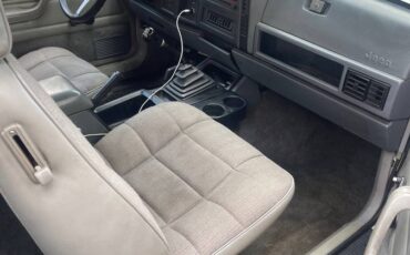 Jeep-cherokee-sport-4x4-1993-white-4