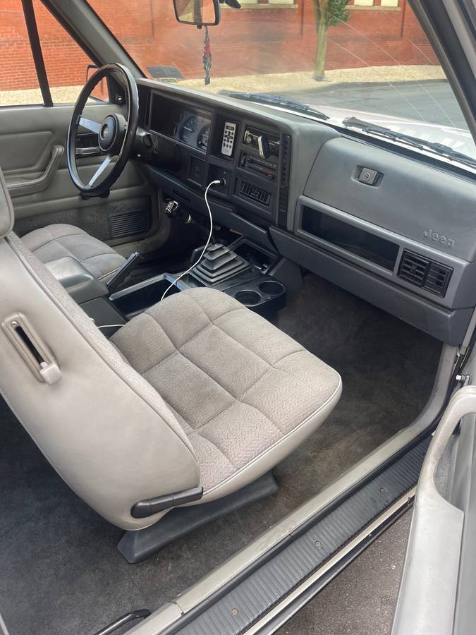 Jeep-cherokee-sport-4x4-1993-white-4