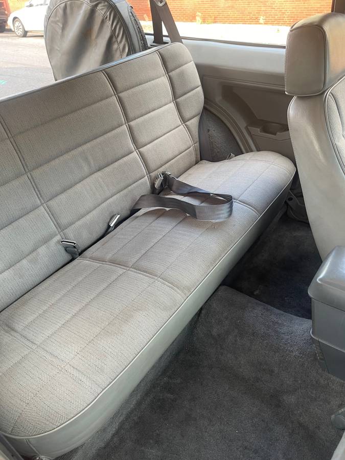 Jeep-cherokee-sport-4x4-1993-white-5
