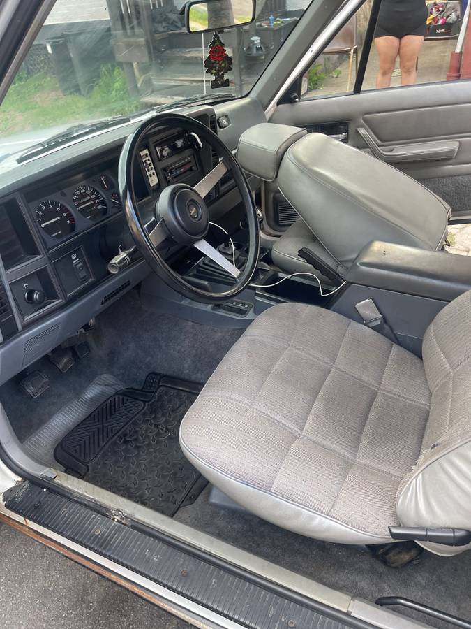 Jeep-cherokee-sport-4x4-1993-white-6