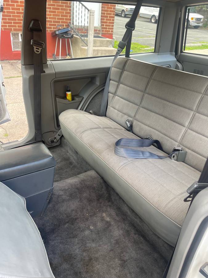 Jeep-cherokee-sport-4x4-1993-white-7