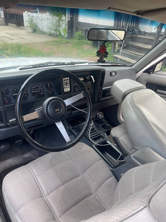 Jeep-cherokee-sport-4x4-1993-white-8