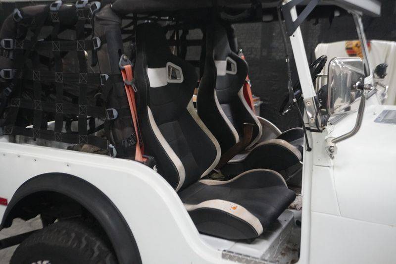 Jeep-cj-5-project-1974-white-15
