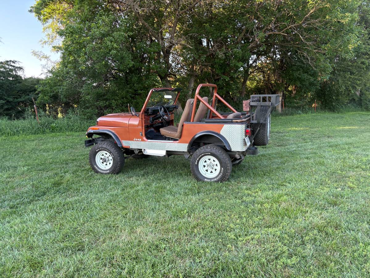 Jeep-cj-7-1983-custom-2