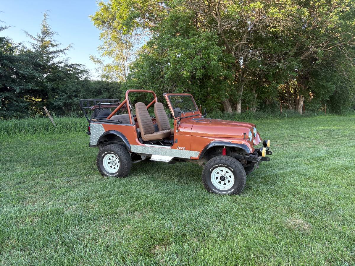 Jeep-cj-7-1983-custom-9