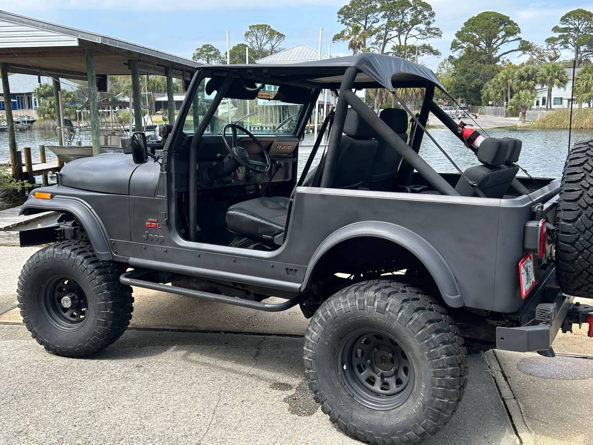 Jeep-cj-7-diesel-1986-black-12