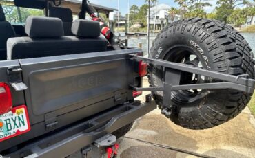 Jeep-cj-7-diesel-1986-black-3