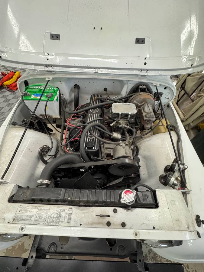 Jeep-cj-7-open-body-with-extra-duty-suspension-1982-white-10