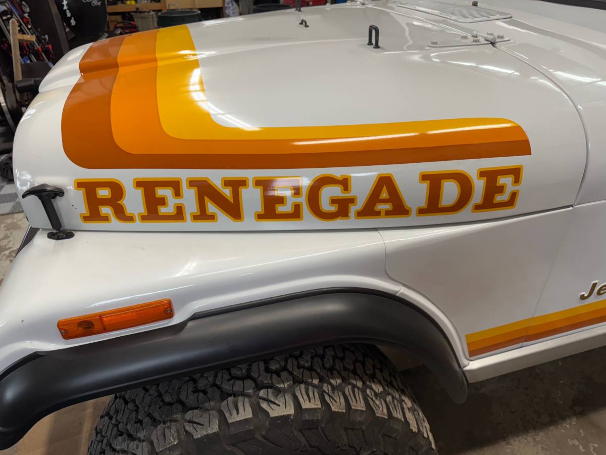 Jeep-cj-7-open-body-with-extra-duty-suspension-1982-white-9