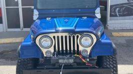 Jeep-cj-7-open-body-with-extra-duty-suspension-1983-blue-2