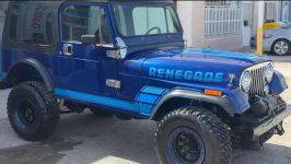 Jeep-cj-7-open-body-with-extra-duty-suspension-1983-blue-3