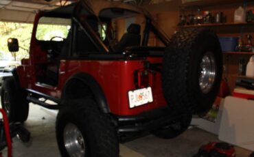 Jeep-cj-7-open-body-with-extra-duty-suspension-1983-red-1