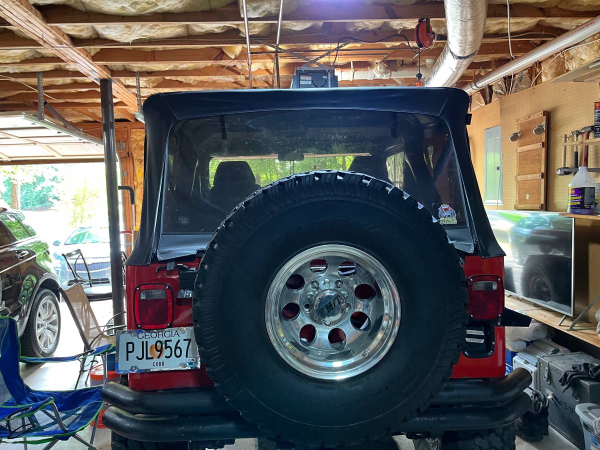 Jeep-cj-7-open-body-with-extra-duty-suspension-1983-red-12