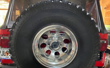 Jeep-cj-7-open-body-with-extra-duty-suspension-1983-red-14