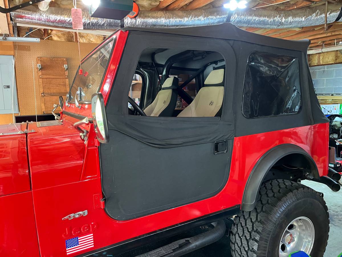 Jeep-cj-7-open-body-with-extra-duty-suspension-1983-red-15