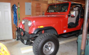 Jeep-cj-7-open-body-with-extra-duty-suspension-1983-red-2