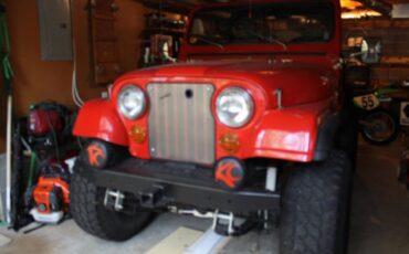 Jeep-cj-7-open-body-with-extra-duty-suspension-1983-red-3