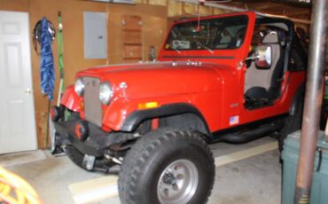 Jeep-cj-7-open-body-with-extra-duty-suspension-1983-red-4