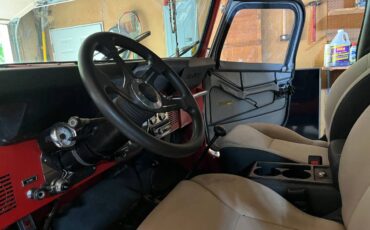 Jeep-cj-7-open-body-with-extra-duty-suspension-1983-red-9