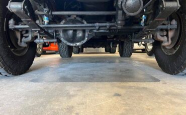 Jeep-cj-7-open-body-with-extra-duty-suspension-1986-black-13