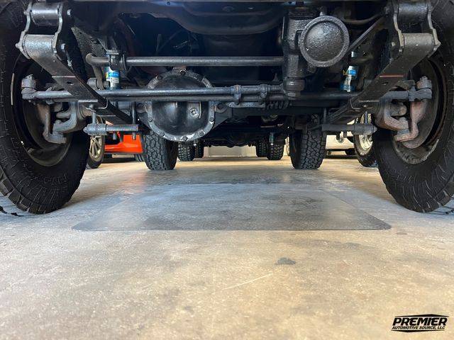 Jeep-cj-7-open-body-with-extra-duty-suspension-1986-black-13