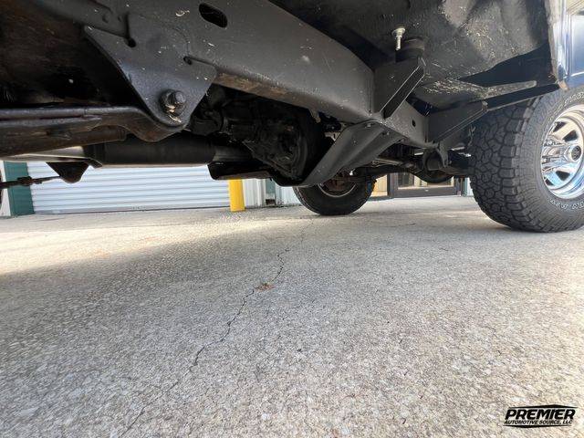 Jeep-cj-7-open-body-with-extra-duty-suspension-1986-black-15