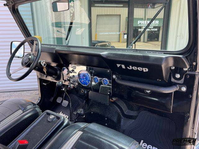 Jeep-cj-7-open-body-with-extra-duty-suspension-1986-black-18
