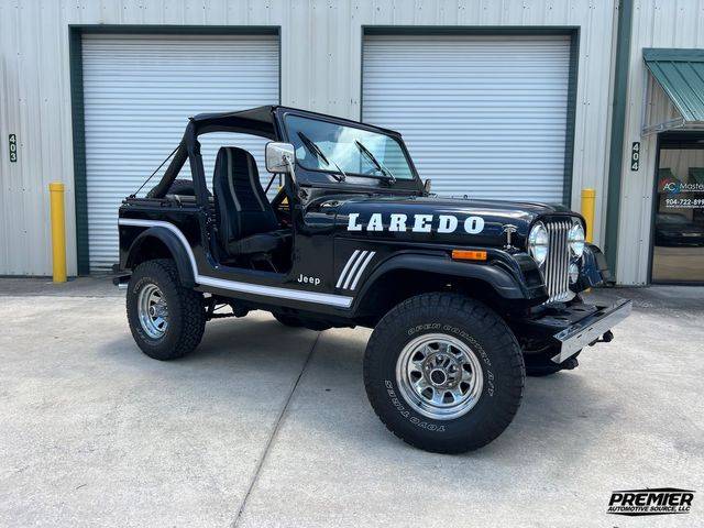 Jeep-cj-7-open-body-with-extra-duty-suspension-1986-black-2
