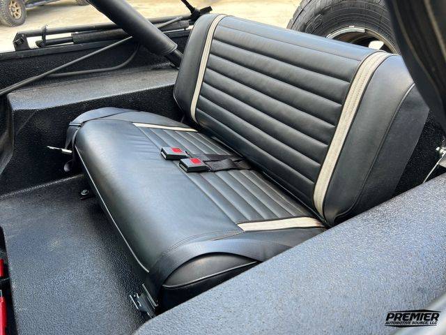 Jeep-cj-7-open-body-with-extra-duty-suspension-1986-black-21