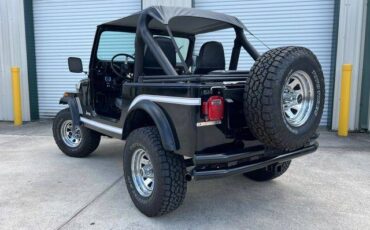 Jeep-cj-7-open-body-with-extra-duty-suspension-1986-black-3