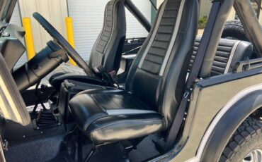 Jeep-cj-7-open-body-with-extra-duty-suspension-1986-black