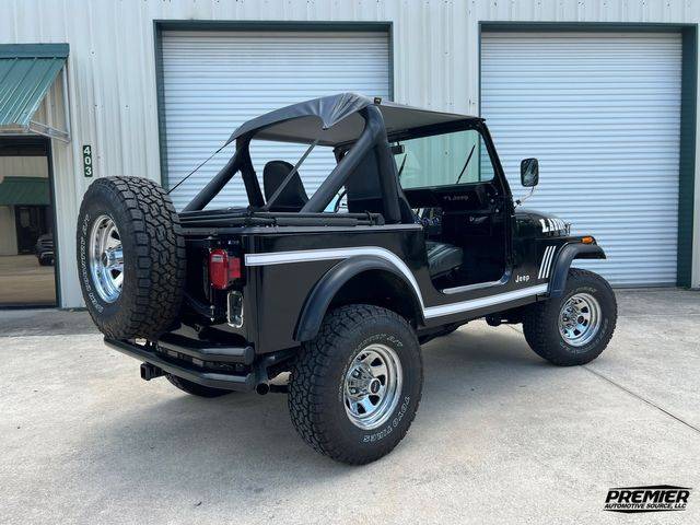 Jeep-cj-7-open-body-with-extra-duty-suspension-1986-black-4