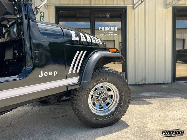 Jeep-cj-7-open-body-with-extra-duty-suspension-1986-black-6
