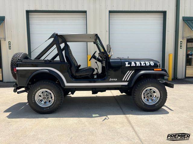 Jeep-cj-7-open-body-with-extra-duty-suspension-1986-black-9