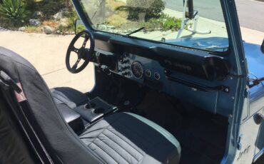 Jeep-cj-7-open-body-with-extra-duty-suspension-1986-blue-5