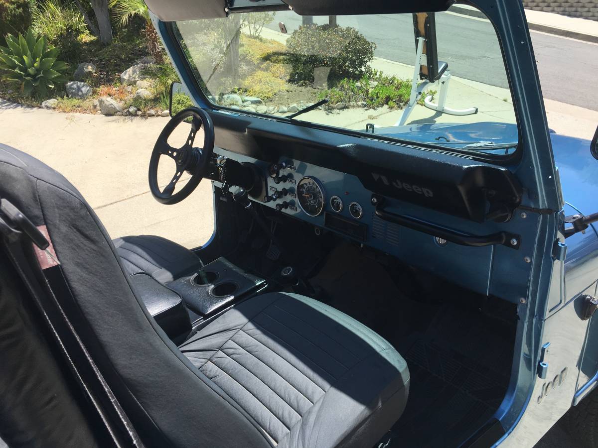Jeep-cj-7-open-body-with-extra-duty-suspension-1986-blue-5