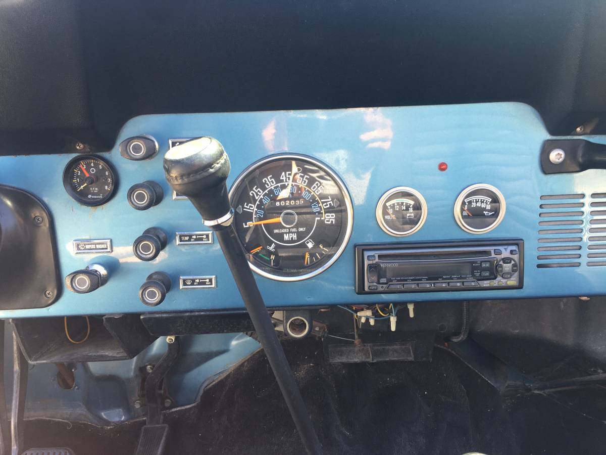 Jeep-cj-7-open-body-with-extra-duty-suspension-1986-blue-7
