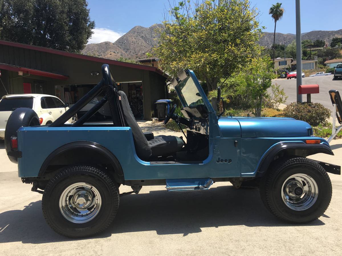 Jeep-cj-7-open-body-with-extra-duty-suspension-1986-blue