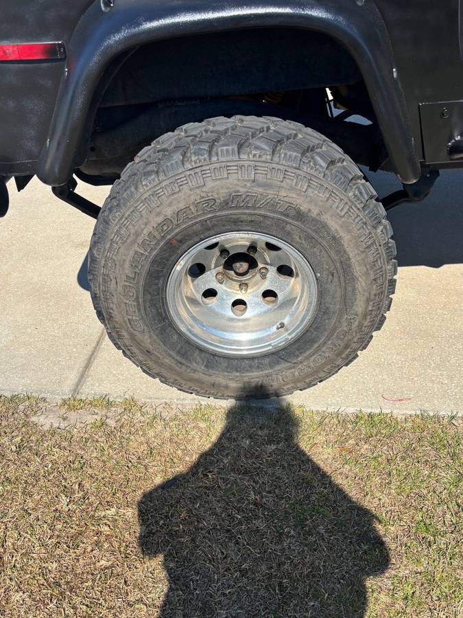 Jeep-cj7-1977-black-2