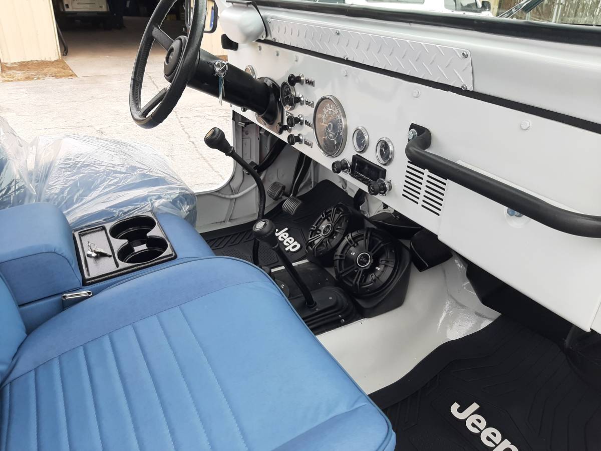 Jeep-cj7-1977-white-4